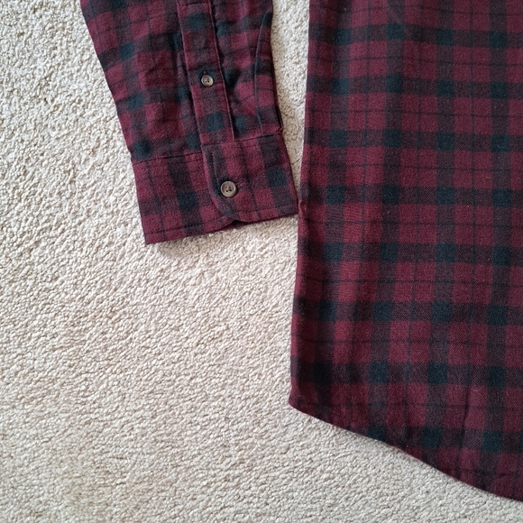 Chaps Plaid Flannel Shirt Performance Top Men's Medium Red Black Plaid Collared - Picture 4 of 8